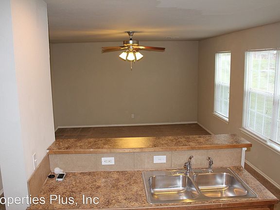 2nd image of 2949 Creekside Dr