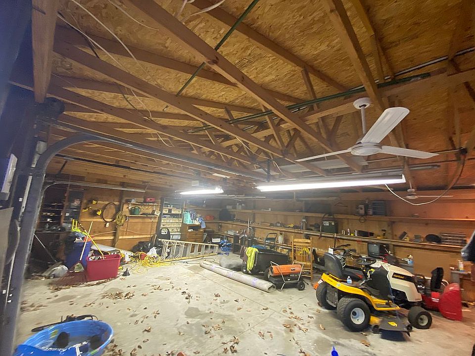 1st image of 9237 Pine Island Dr NE