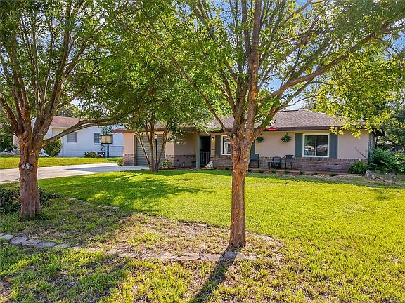 3rd image of 41 Wisteria Dr