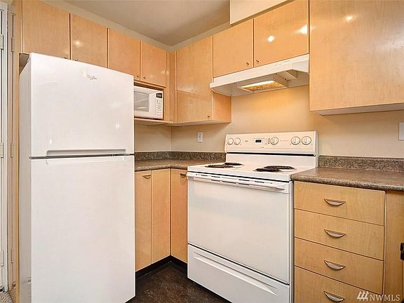 Efficiency kitchen upon entry