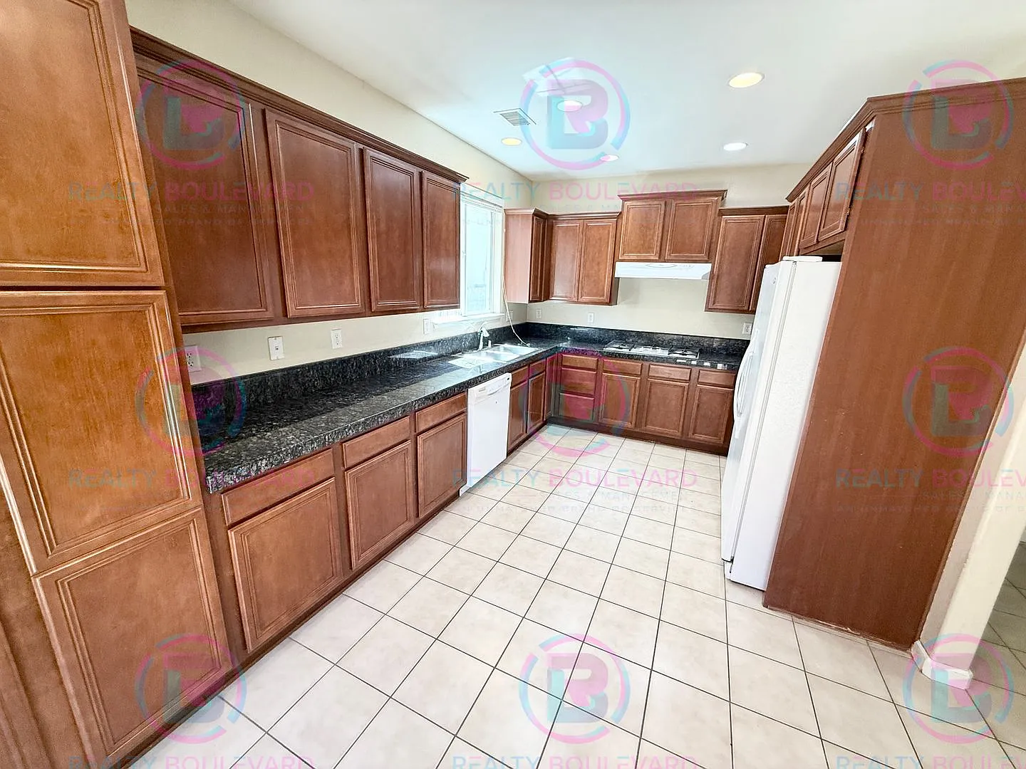 Gorgeous Two Story 3 Bedroom 2.5 Bathroom Home!! Located in South Reno!! — Photo 2