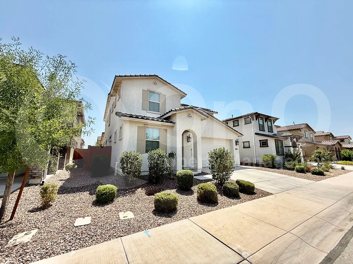 4 bed, 3.0 bath, 2358 sqft, $3,200 — Photo 2