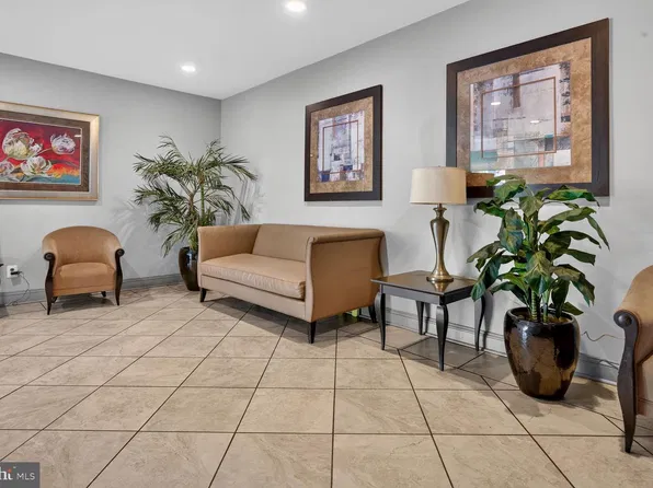 5601 Parker House Ter APT 419, Hyattsville, MD 20782