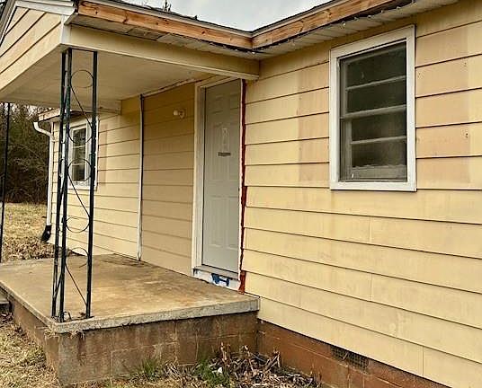 3rd image of 487 Brooks Rd