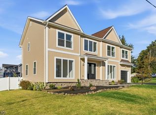 5 Sycamore Rd, Clark, NJ 07066