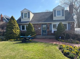289 Sayville Blvd, Sayville, NY 11782