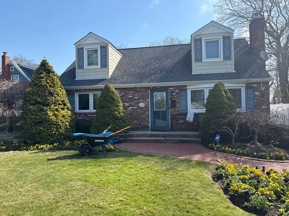 289 Sayville Blvd, Sayville, NY 11782