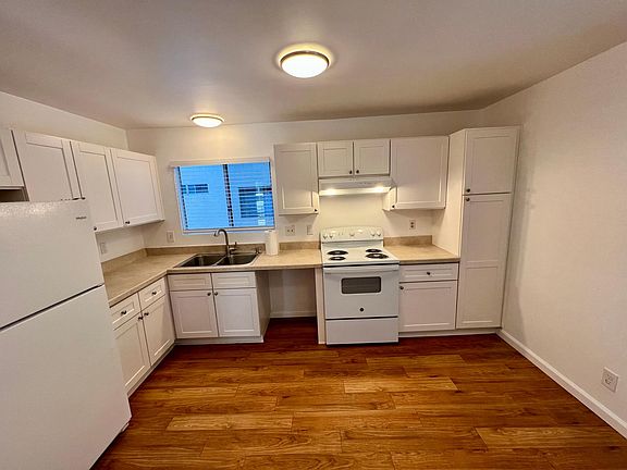 3rd image of 2519 Treasure Dr #A