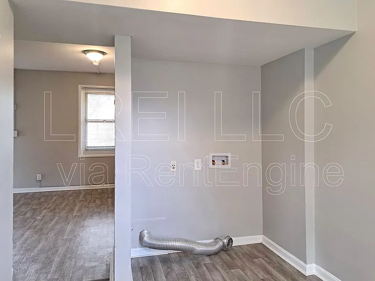1835 La Salle Pl — Photo 6