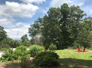 89 Shadow Ridge Dr, Fletcher, NC 28732