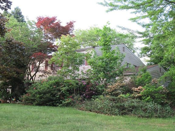 3rd image of 770 Parmentier Rd