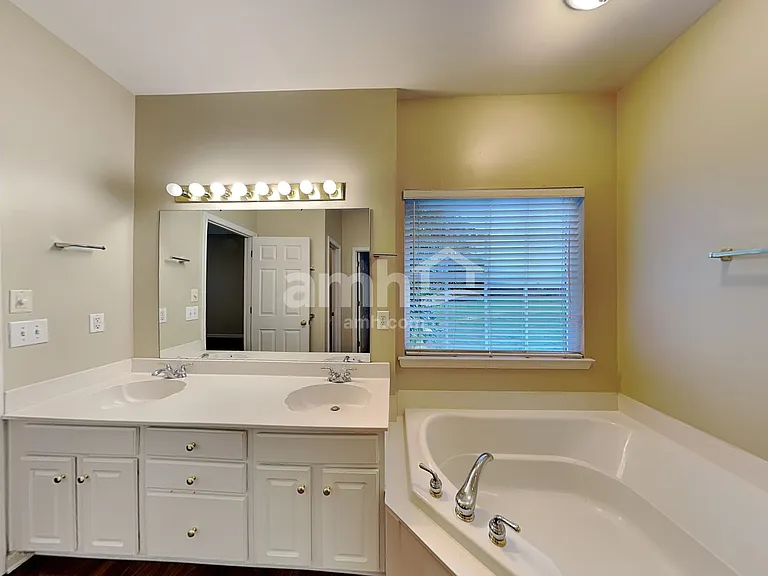 8207 Abbottsgate Ln — Photo 14