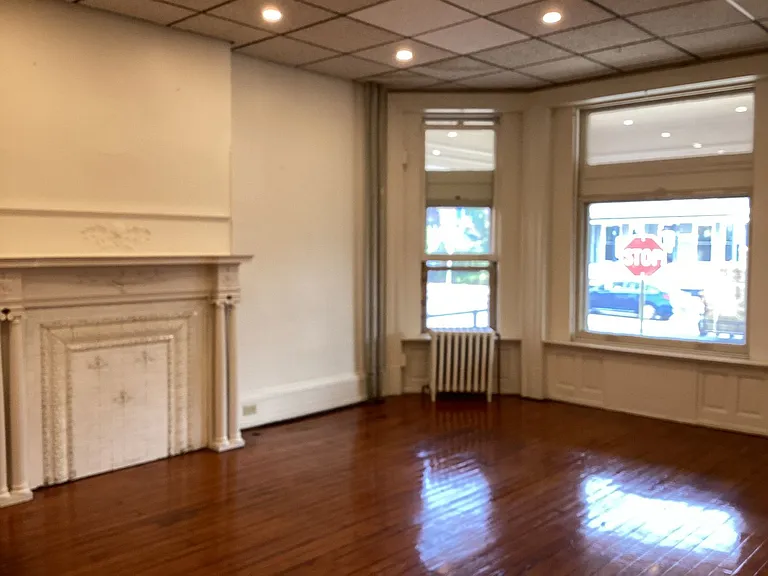 117 E King St — Photo 8