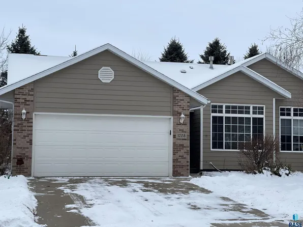1703 E 63rd St, Sioux Falls, SD 57108