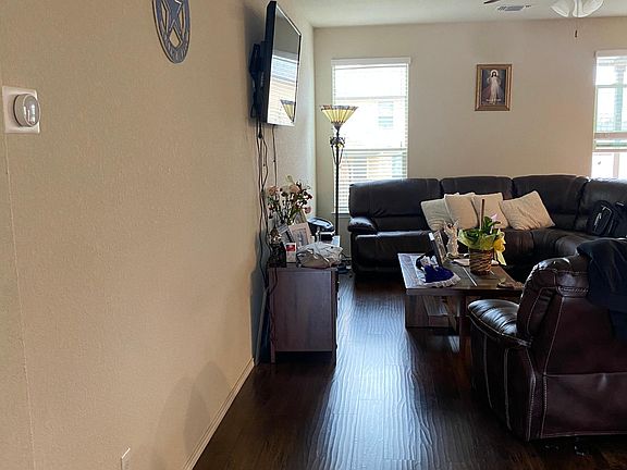 3rd image of 2804 Gilchrist Dr