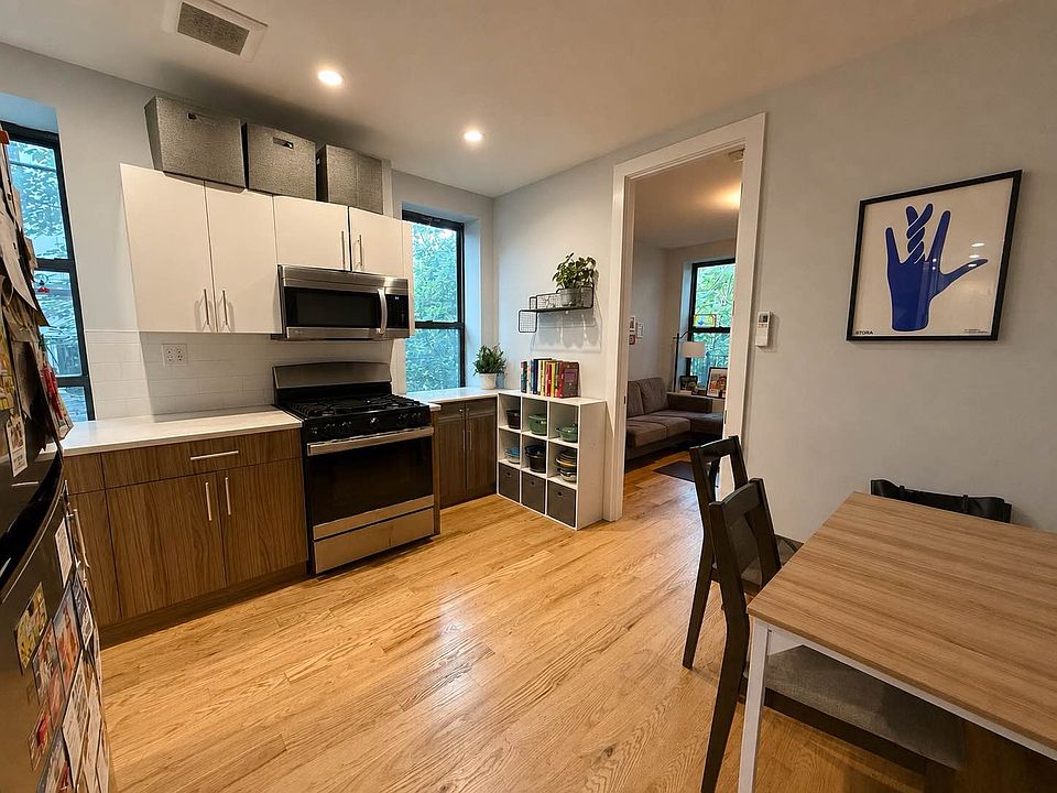 1st image of 565 Saint Johns Pl APT 3R
