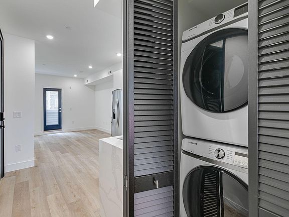 5th image of 932 N 2nd St #1