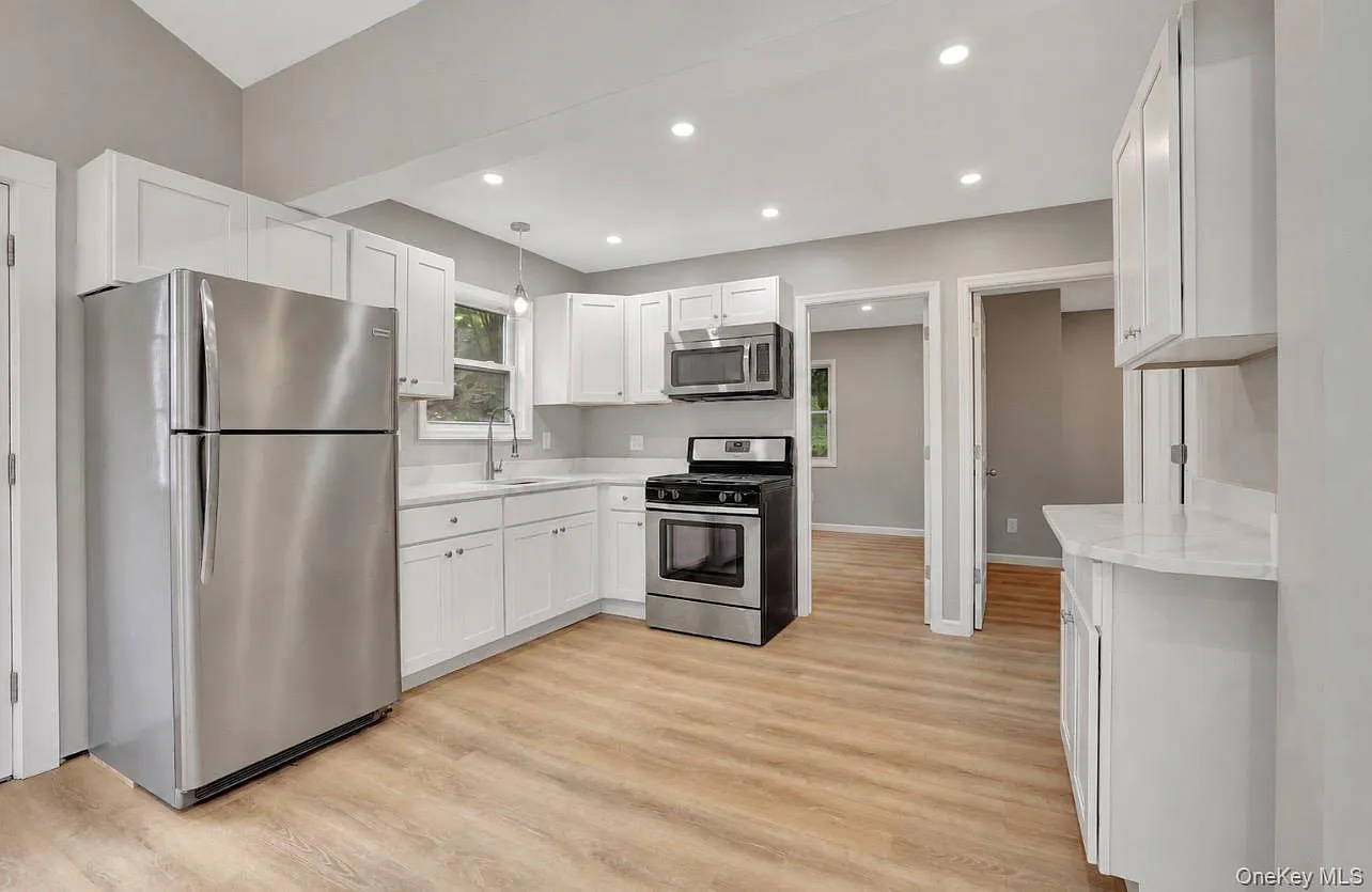 2 bed, 1.0 bath, 1186 sqft, $2,600 — Photo 2