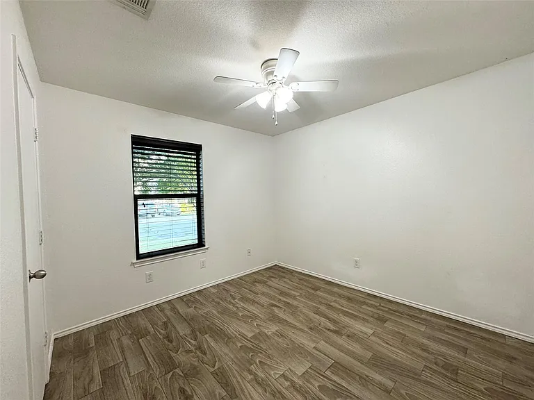 1152 Hyde Park Dr — Photo 10