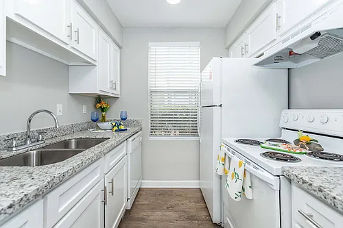 Royal Wildewood Manor Apartments Photo 1