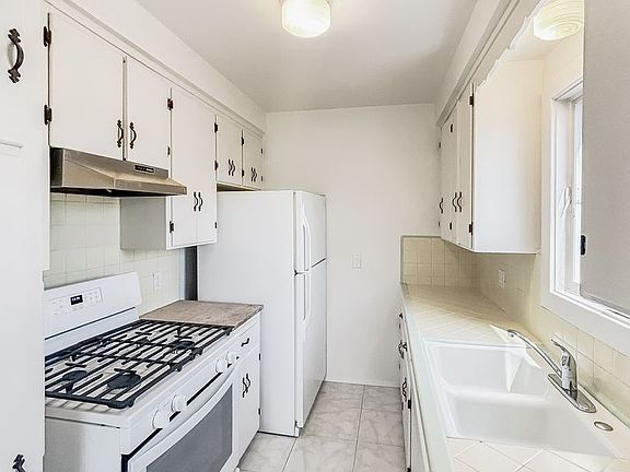 4th image of 4903 Ocean Blvd