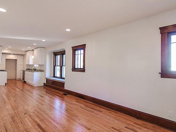 5th image of 142 Longford Ave