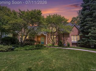 34555 Quaker Valley Rd, Farmington Hills, MI 48331