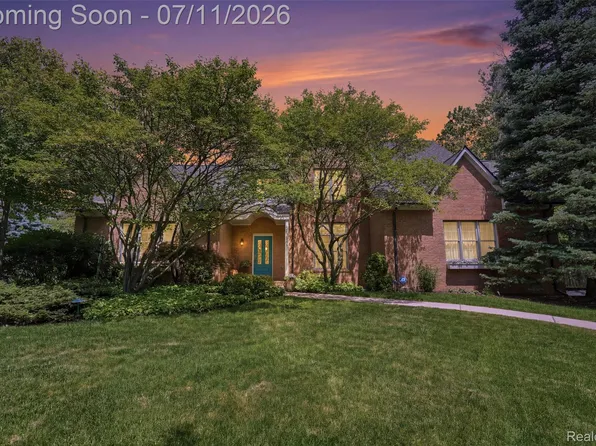 34555 Quaker Valley Rd, Farmington Hills, MI 48331