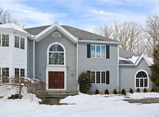 124 Shady Knoll Dr, Stamford, CT 06903