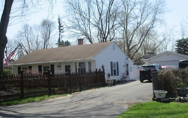 2nd image of 2946 James Rd