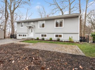 315 McKinley Ter, Centerport, NY 11721