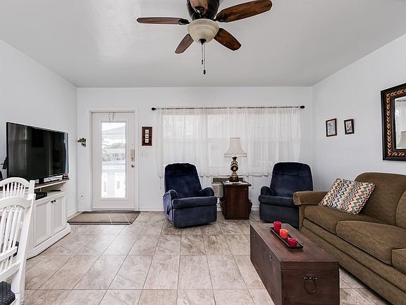 5th image of 801 Atlantic Shores Boulevard #204