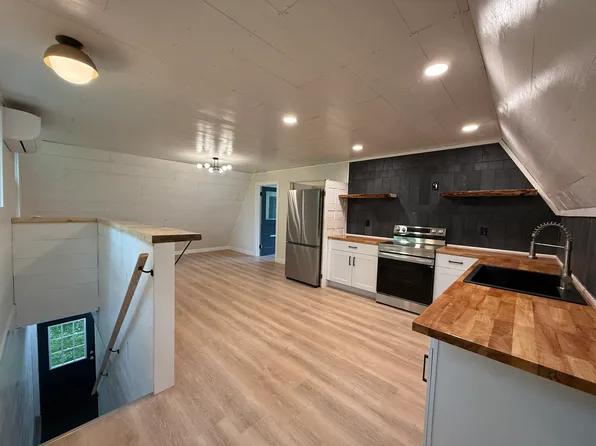 4 Branch St #B, Camden, ME 04843