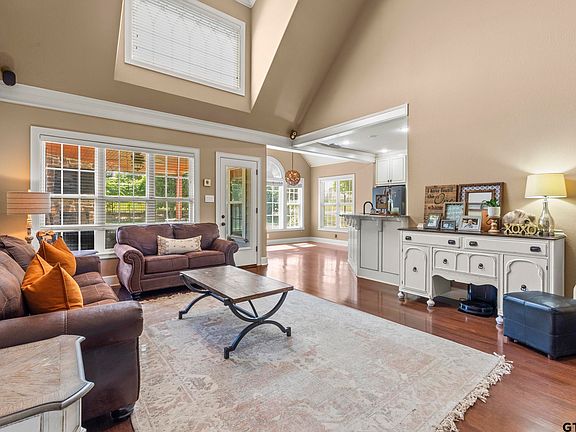5th image of 1500 Camden Ct
