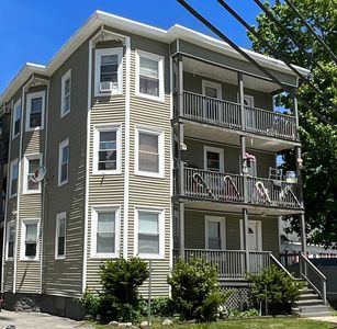 121 Charlton St, Southbridge, MA, 01550