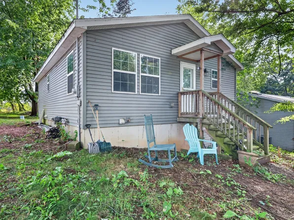 7057 Shoreline Dr, Delton, MI 49046
