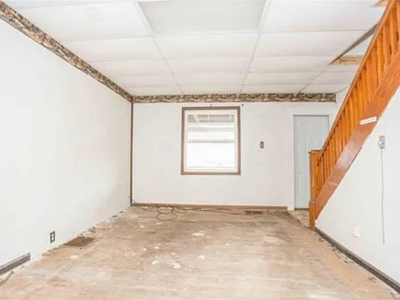 4th image of 214 Upper Clinton St