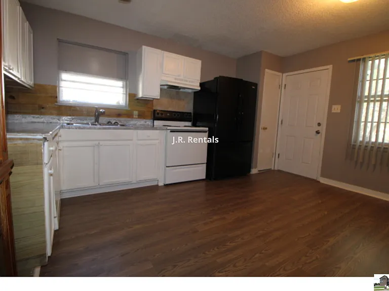 409 Short Ave — Photo 11