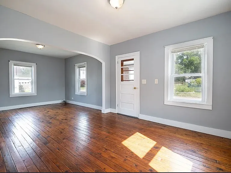 106 Hill St — Photo 6