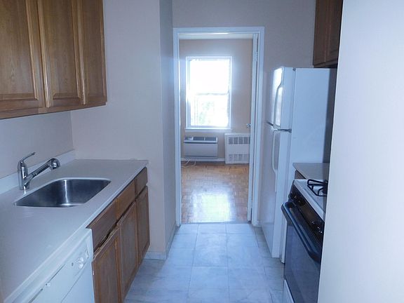 5th image of 16-70 Bell Blvd #628