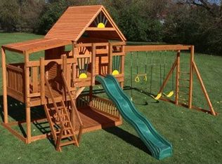 W242 Madison Ave, Oconomowoc, WI 53066