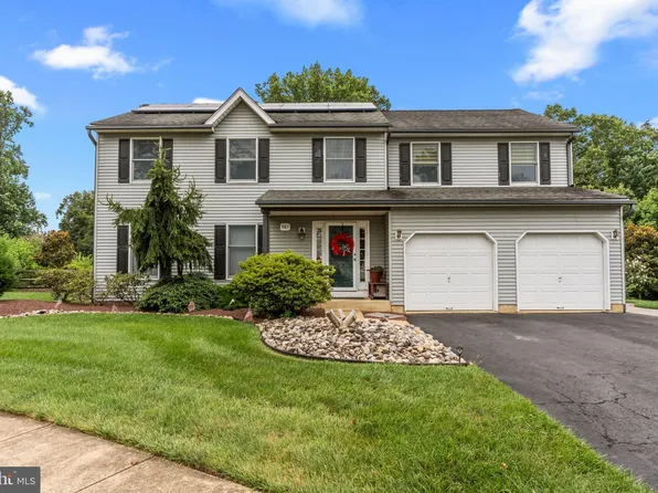 987 Highpointe Cir, Langhorne, PA 19047