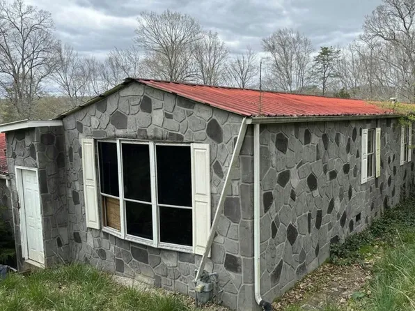 103 Sportsman Club Rd, Harriman, TN 37748