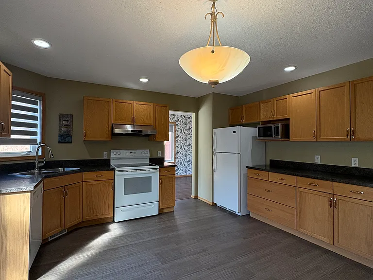 164 Strongberg Dr — Photo 2