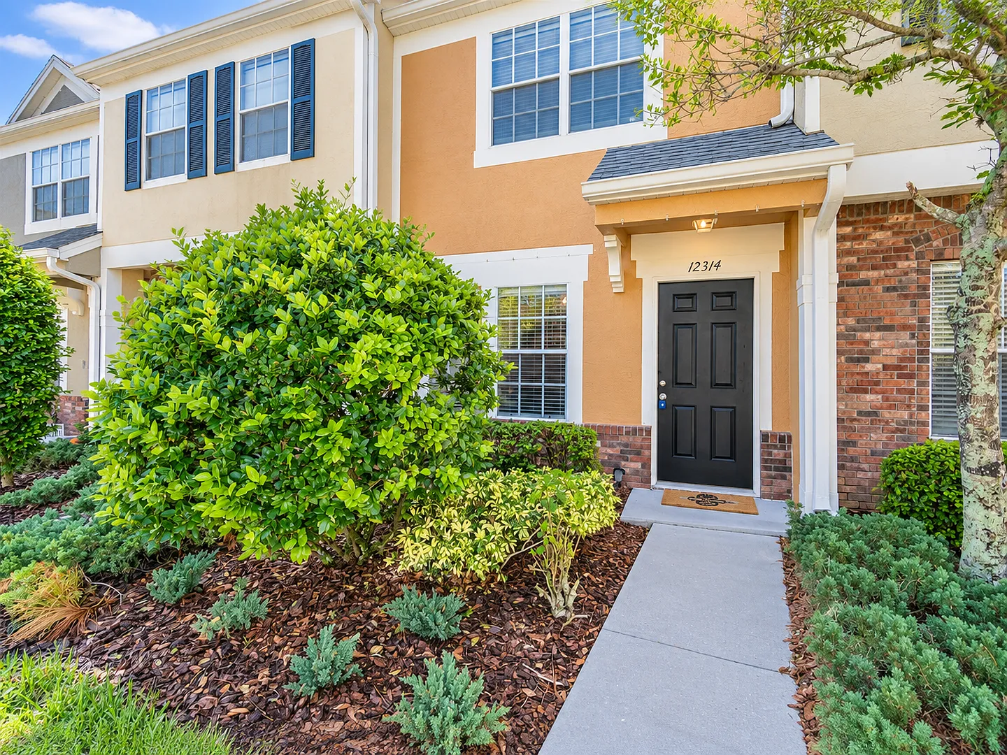 Wonderful 2BD/1.5BTH Townhome in Westchase! — Photo 1