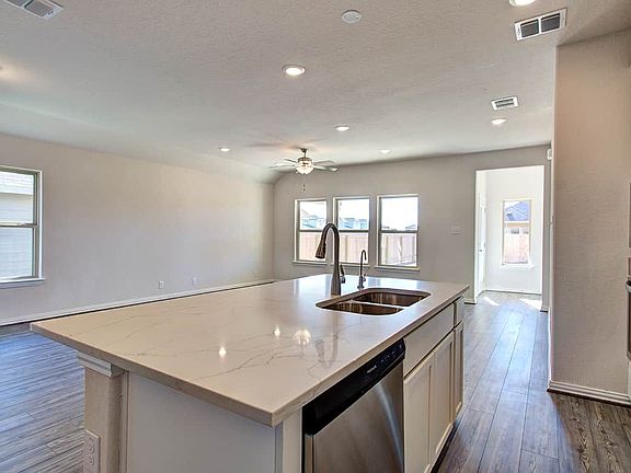 3rd image of 2634 Bloomsbury St