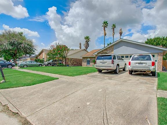 3rd image of 3814 Green Crest Dr