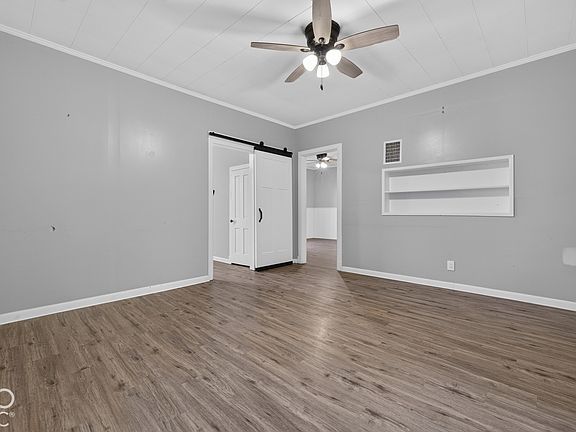 4th image of 303 Brant St