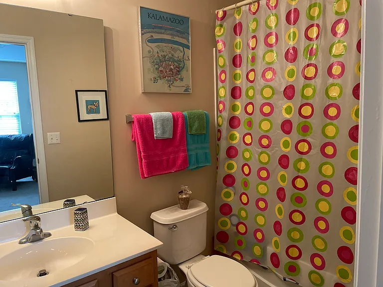 Second Bedroom en-suite bathroom