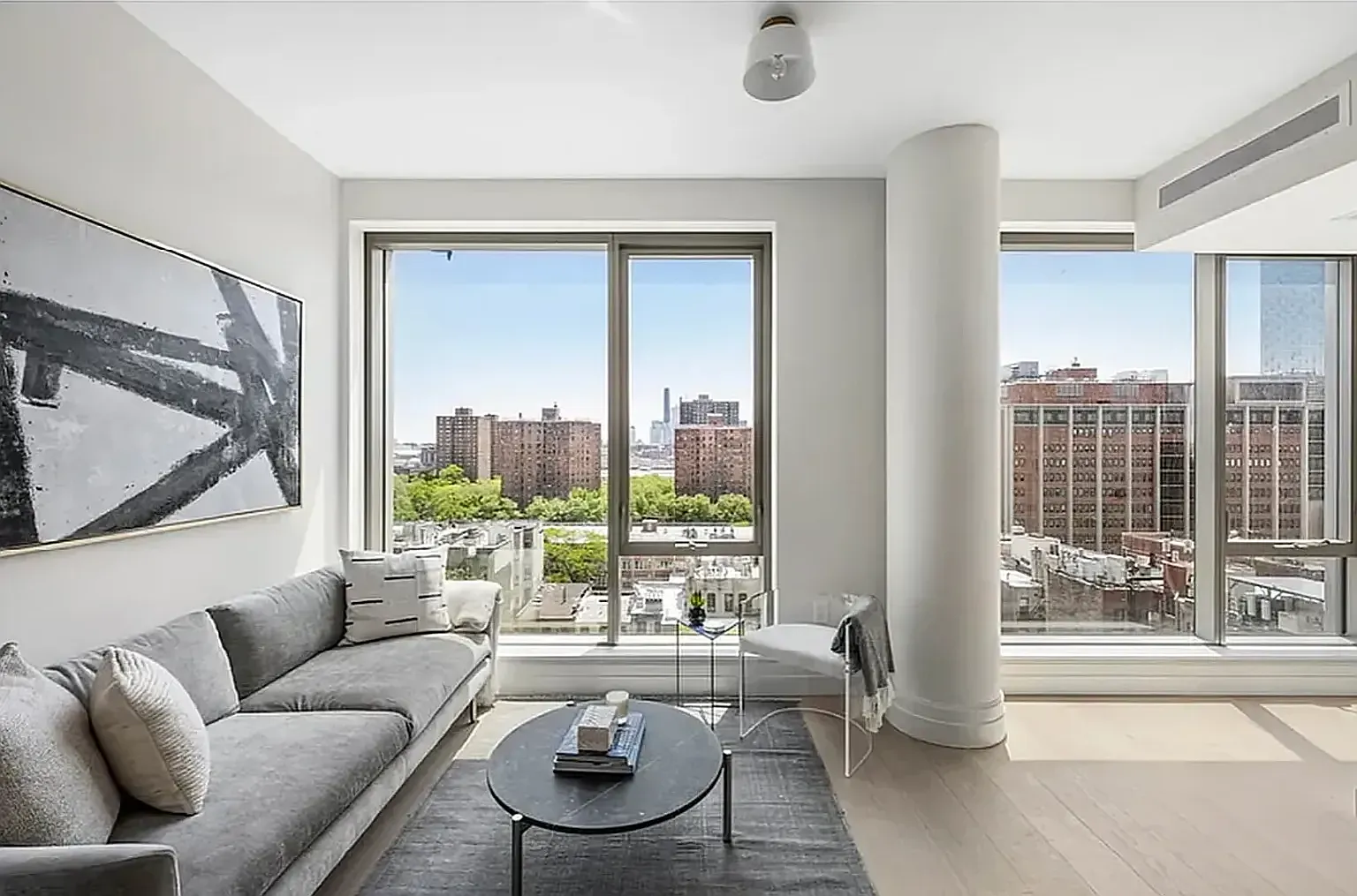 222 East Broadway — Photo 2